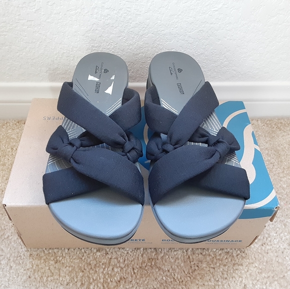 Clarks - Picture 2 of 4